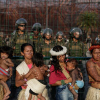 Un grupo de manifestantes indígenas bloquea por casi cuatro horas el ingreso a la COP30