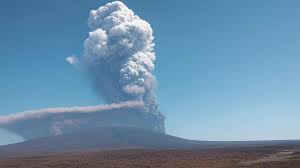 La ceniza de una erupción volcánica en Etiopía obliga a la India a revisar planes aéreos