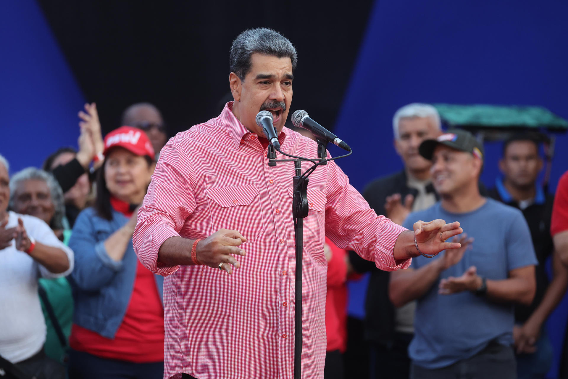 Nicolás Maduro canta 'Imagine' de John Lennon en medio de las tensiones con Estados Unidos