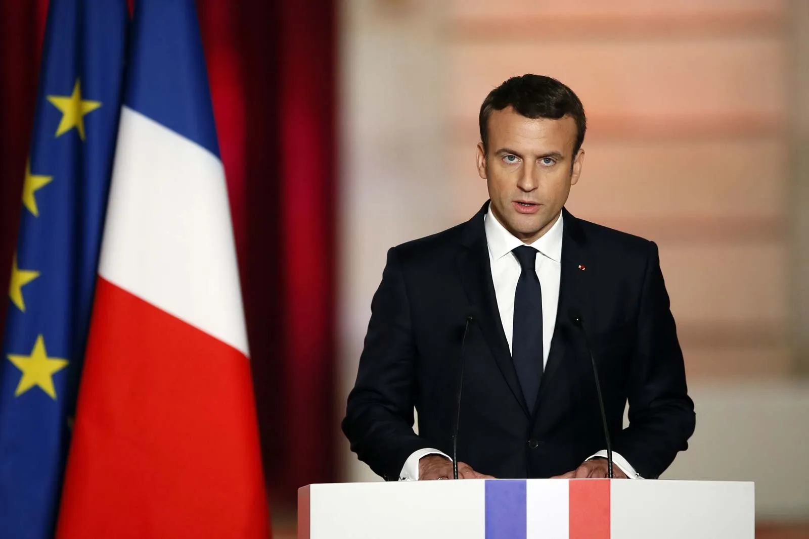 Macron promete apoyo francés al "nuevo Gabón" tras reunirse con el presidente del país