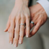El Vaticano publica un documento defendiendo la monogamia ante los divorcios y el poliamor