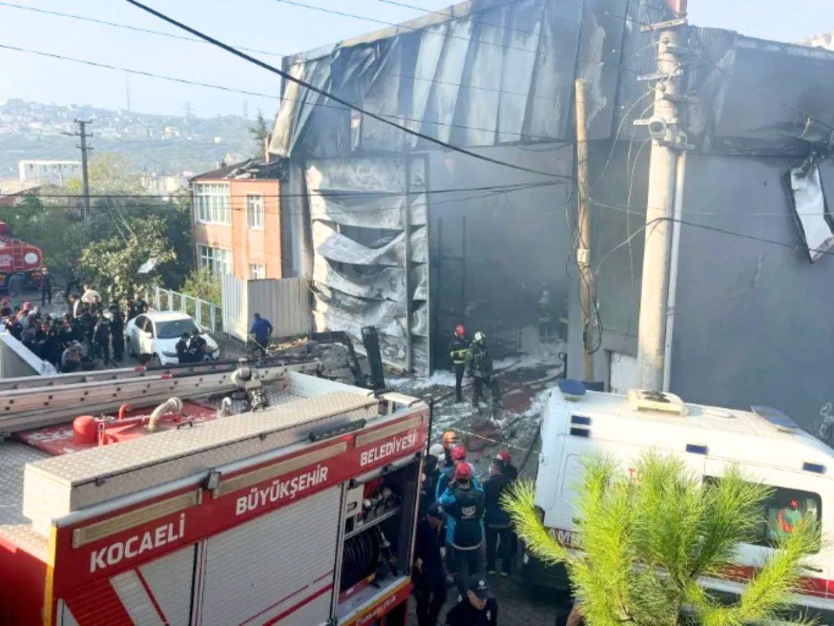 Seis muertos y siete heridos en el incendio de una fábrica de cosméticos en Turquía