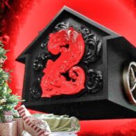 Participantes de la Casa de Alofoke 2 arman y decoran un arbolito de Navidad