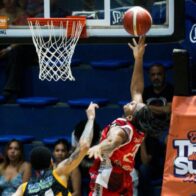 Ciro Pérez y Buitres triunfan en vibrante jornada del viernes en el Torneo de Baloncesto Superior de San Cristóbal