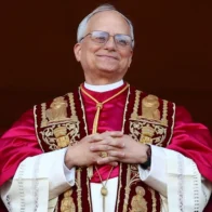 El papa inaugura un nuevo ambulatorio para los pobres en la columnata de San Pedro