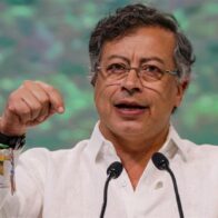 Petro pregunta a Trump "bajo qué norma" anuncia el cierre del espacio aéreo venezolano