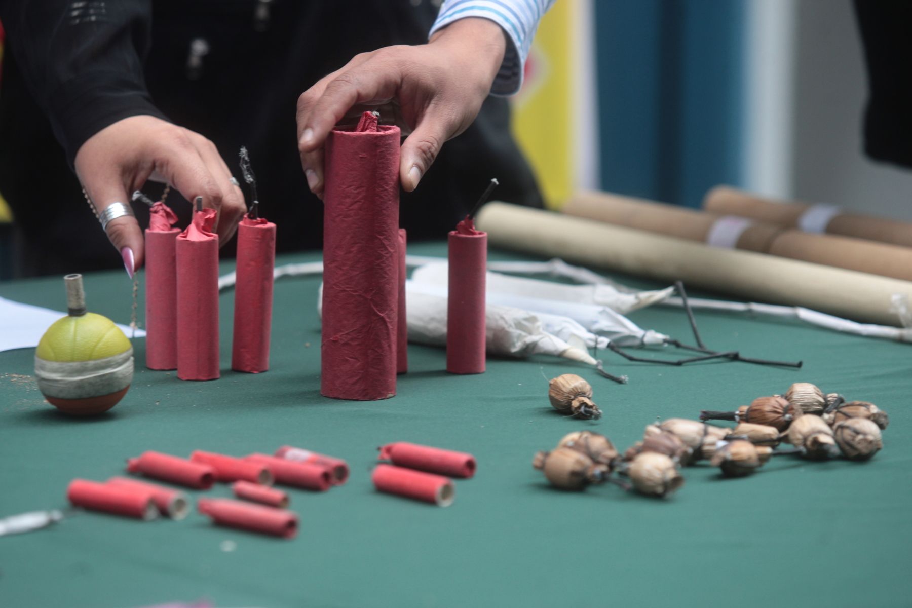 Perú destruye más de 8.200 armas de fuego y 8,7 toneladas de pirotécnicos ilegales
