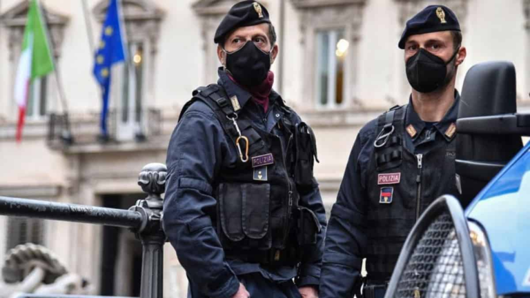 Desmantelan red nigeriana de narcotráfico que usaba "mulas" para meter droga en Italia