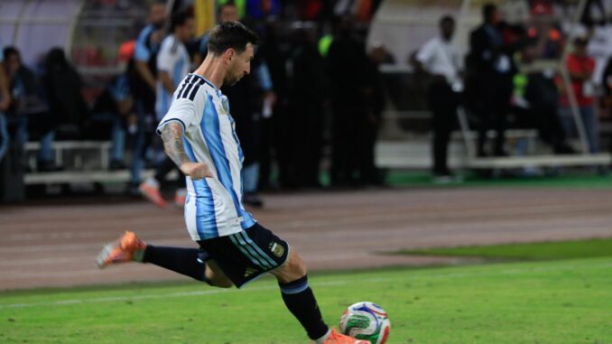 0-2. Argentina cierra el año con un triunfo ante Angola con gol de Lionel Messi