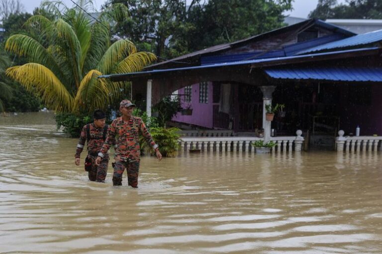 Más de 11.000 evacuados por inundaciones en Malasia, entre fuertes lluvias en la región