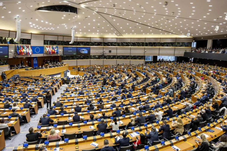 El Parlamento europeo da luz verde a los 946,1 millones para apoyar a España tras la dana