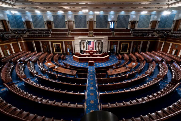 Senado de EE.UU. hunde resolución que buscaba impedir un ataque de Washington contra Venezuela