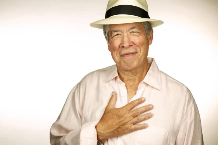 El escritor canadiense Thomas King revela que no es de origen indígena