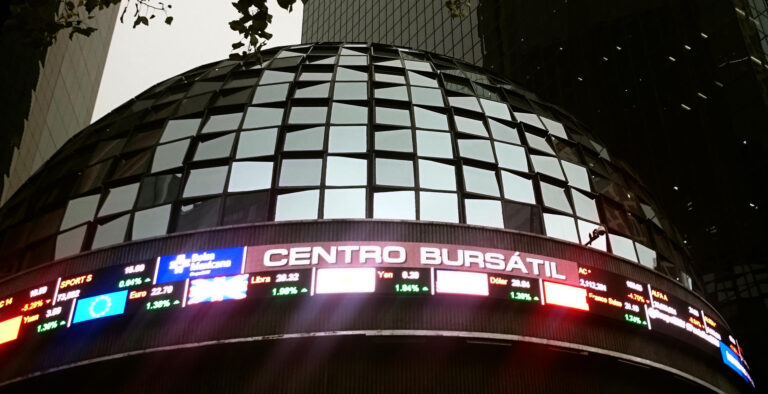Bolsa mexicana gana 0,24 % al abrir segunda semana de diciembre y llega a 63.528 unidades