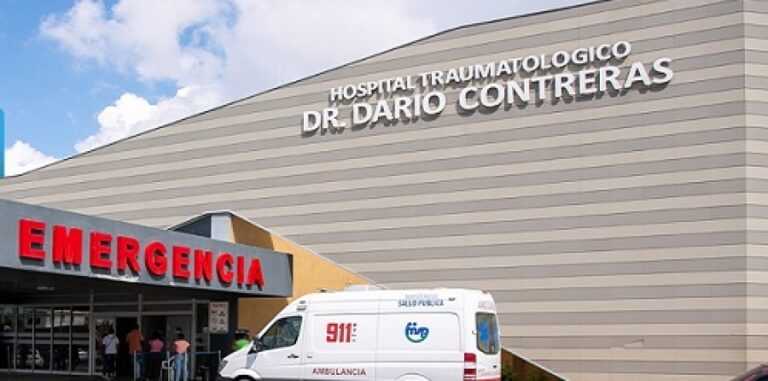 Trifulca entre familiares y policías genera tensión en el Hospital Traumatológico Dr. Darío Contreras