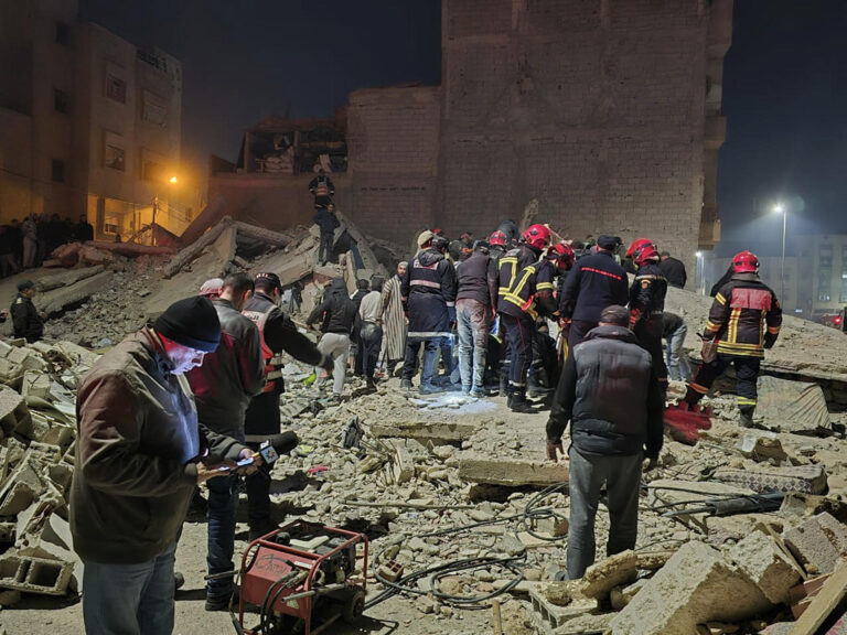 Suben a 22 los muertos por el derrumbe de dos edificios que Marruecos investiga