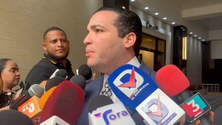 Propuesta de habilitar constitucionalmente a Danilo y Abinader genera debate en el Congreso