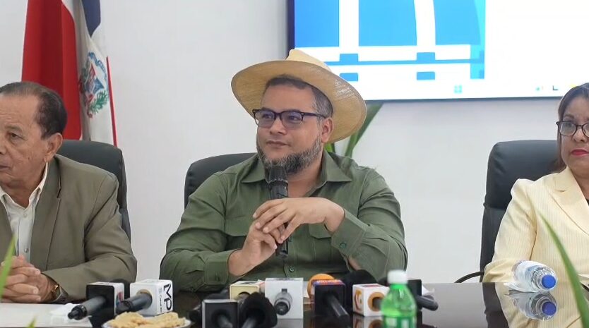 Hecmilio Galván defiende préstamo aprobado en el Congreso para el sector agrícola