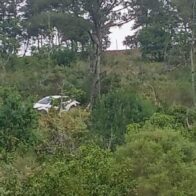 Vehículo cae a un precipicio en Constanza; cuatro adultos resultan heridos leves