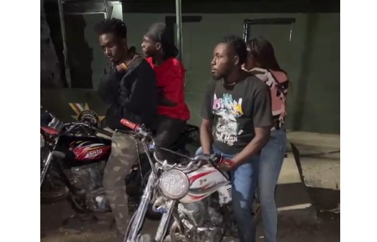 Ejército intercepta indocumentados en cuatro motocicletas durante operativo en Hatillo Palma