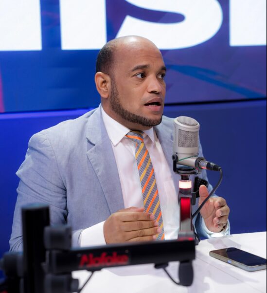 Jonatan Familia denuncia atraso en aprobación presupuestaria de la Alcaldía de Santo Domingo Oeste