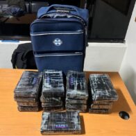 DNCD atrapa alemán con maleta llena de paquetes presumiblemente cocaína