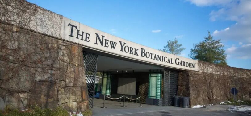 Hallan muerta a mujer hispana de 72 años frente al Jardín Botánico de Nueva York