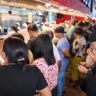 Plátanos maduros, pollo y cerdo lideran las ventas para la cena de Nochebuena en la Feria Ganadera