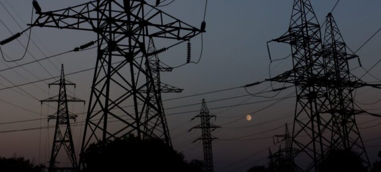 Más de 25.000 clientes se quedan sin luz en Nochebuena por "mal tiempo" en Puerto Rico