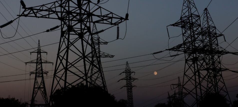 Más de 25.000 clientes se quedan sin luz en Nochebuena por "mal tiempo" en Puerto Rico