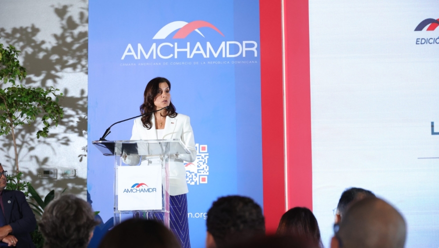 Embajadora Leah Francis Campos resalta seguridad, fortaleza y prosperidad compartidas con RD durante almuerzo de AMCHAMDR