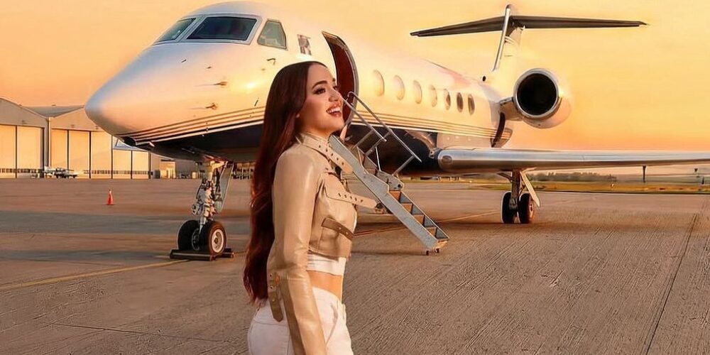 En medio de rumores de separación, Karen Yapoort revela que compró un avión privado