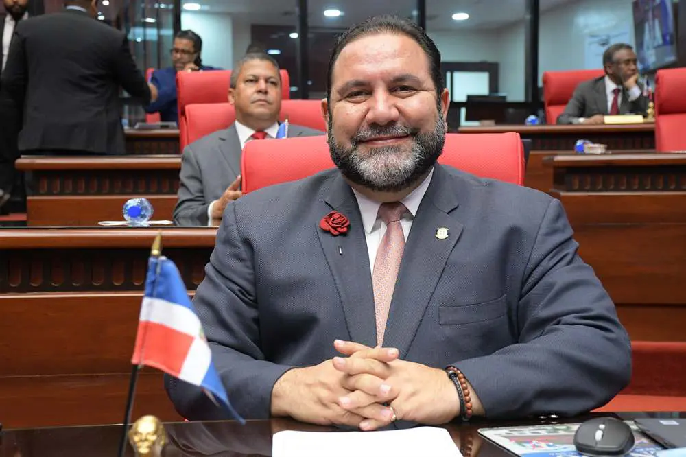 Genao bromea con extender diciembre a 61 días por la alegría que genera la Navidad