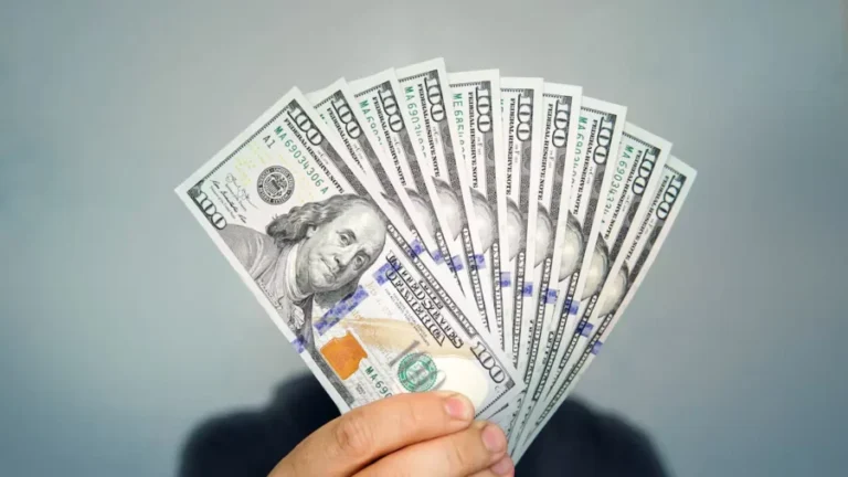Billetes de dólares.