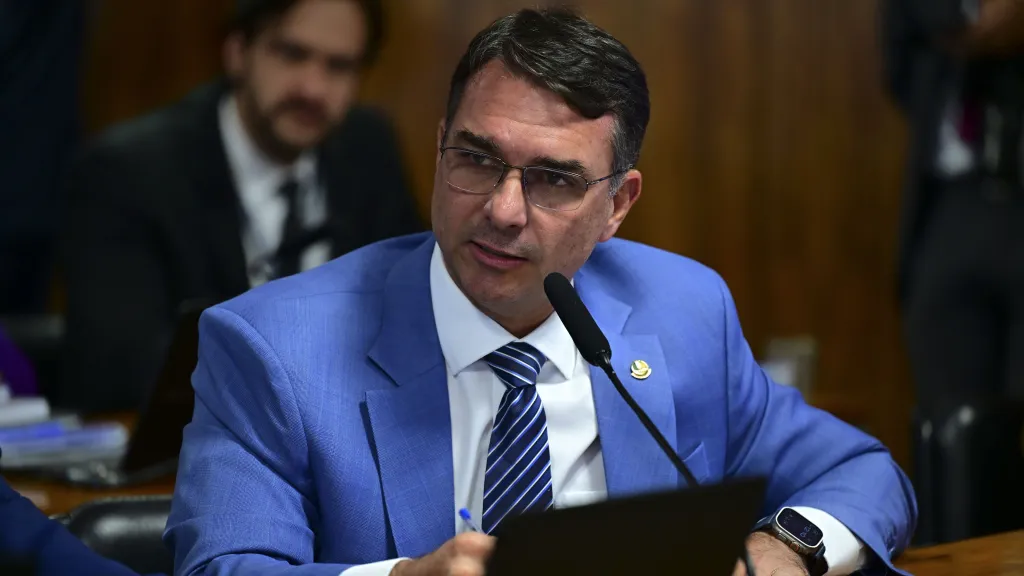 Flávio Bolsonaro será candidato a la presidencia de Brasil en 2026