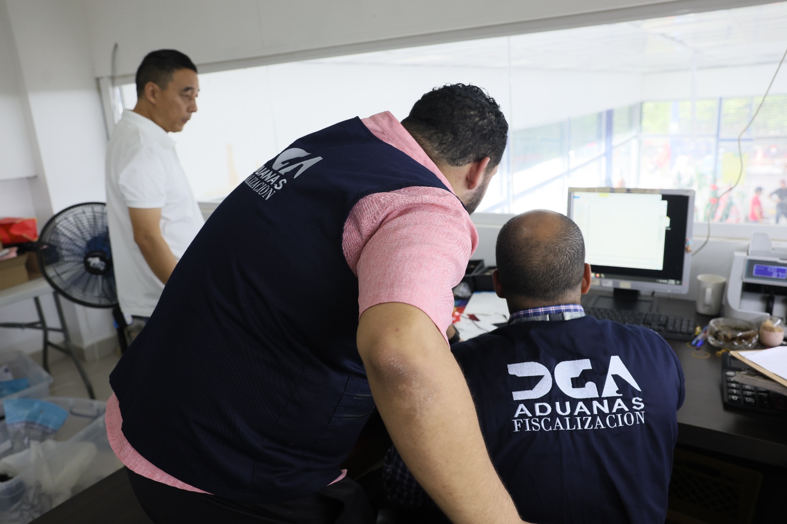 Fiscalizadores de Aduanas.