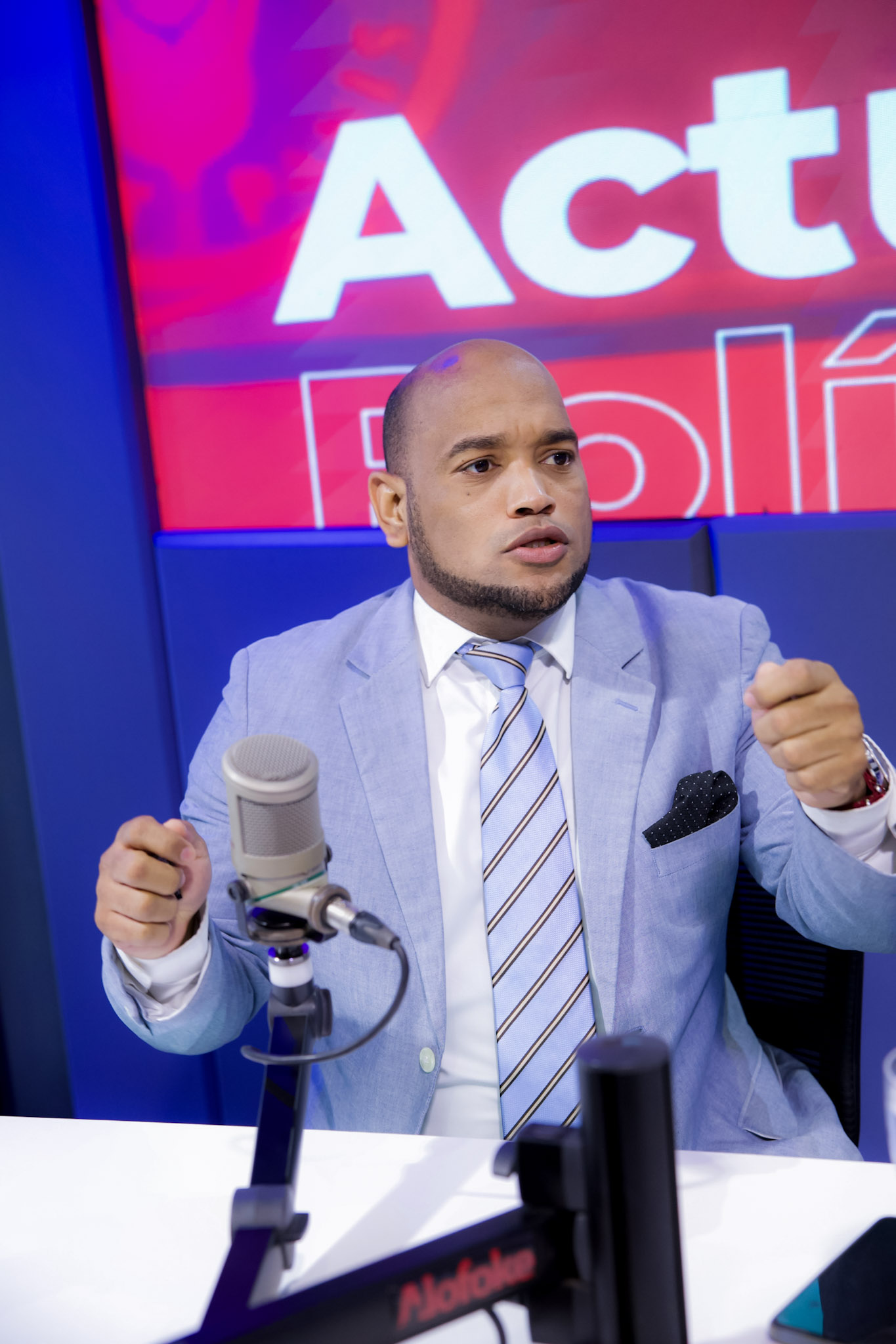 Jonatan Familia defiende entrega del "Bono Madre" ante críticas de sectores