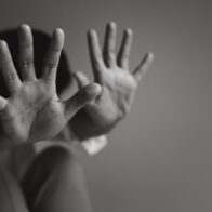 Hombre mata a golpes a su esposa y a su hijo de tres años en Santiago