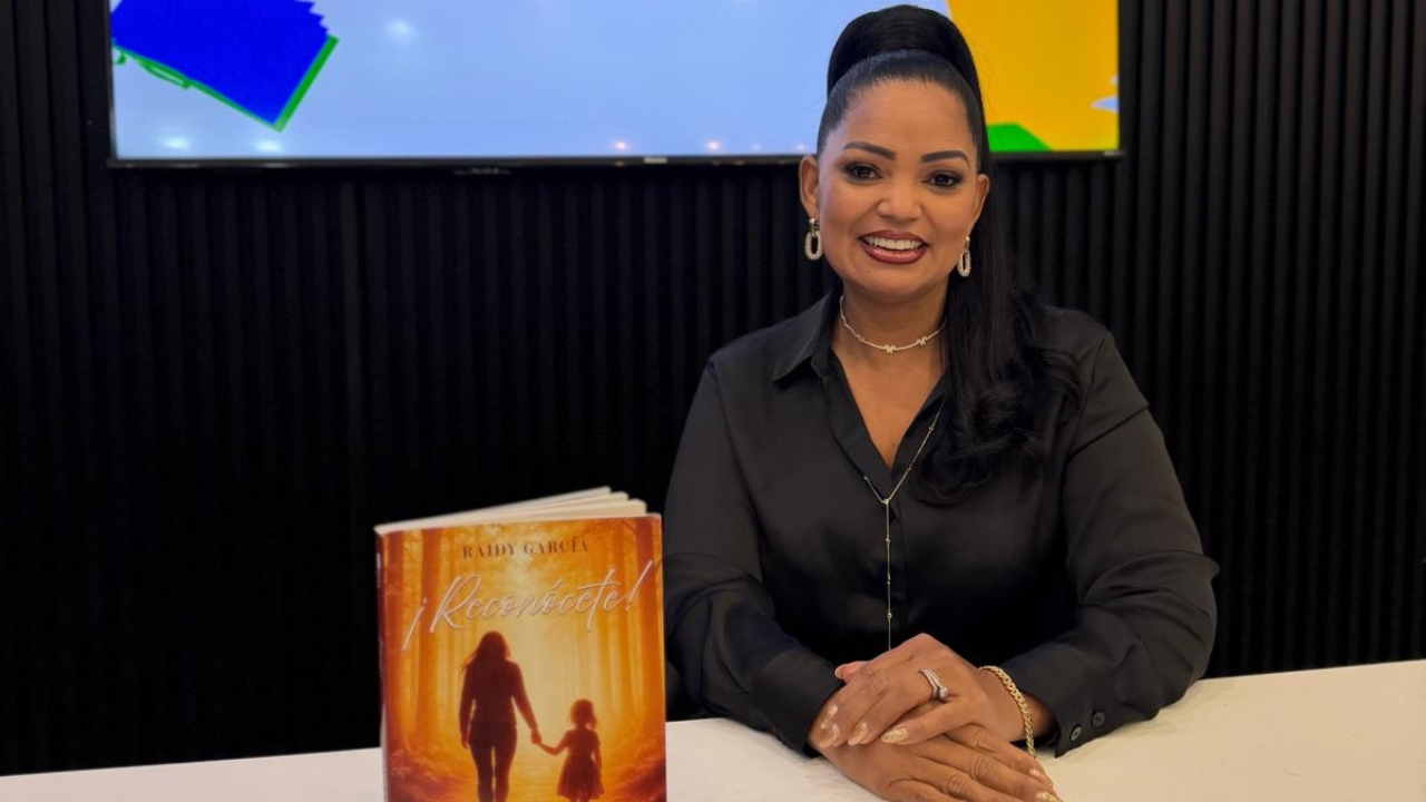 México recibe a la escritora dominicana Raidy García y su libro “¡Reconócete! De la niña de ayer a la mujer de hoy"