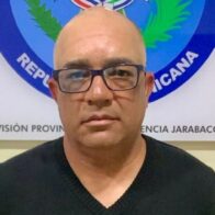 Caen presunto usurpador de Dintel mientras conducía un Mustang en Paso Bajito, Jarabacoa
