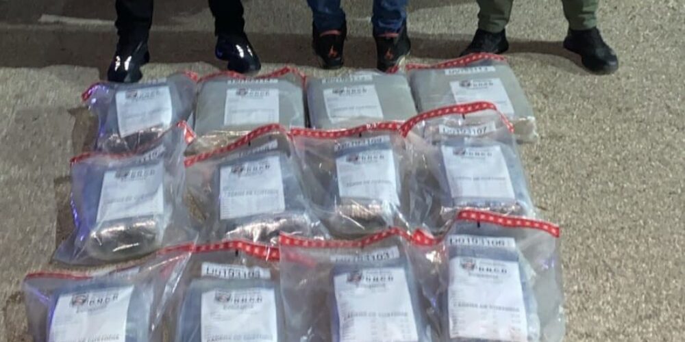 Interceptan hombre a bordo de vehículo con 78 libras presumiblemente marihuana