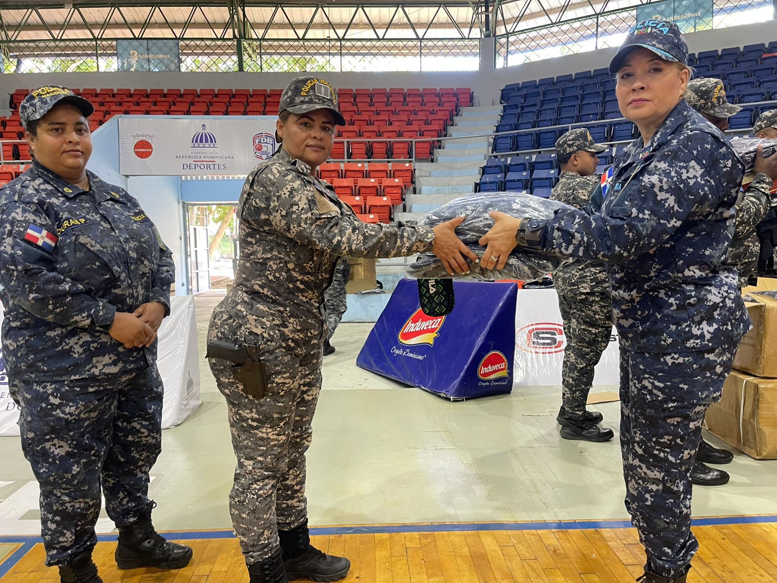 Policía Nacional avanza en la entrega de nuevos uniformes institucionales