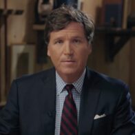 Periodista Tucker Carlson afirma que Trump anunciará la guerra con Venezuela esta noche