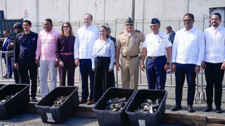Interior y Policía y Metaldom destruyen 3,945 armas para evitar que vuelvan a las calles