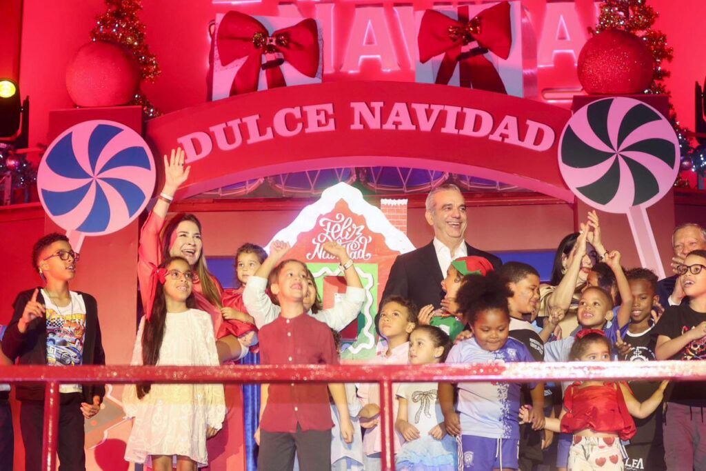 Villa Navidad transforma la ciudad con su magia, luces y tradición