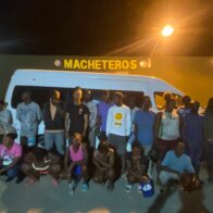 Detienen minibús con 21 haitianos en condición migratoria irregular en Ámina, Valverde