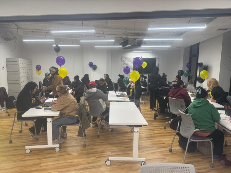 Capacitan mujeres latinas en New York para alcanzar la auto dependencia empresarial