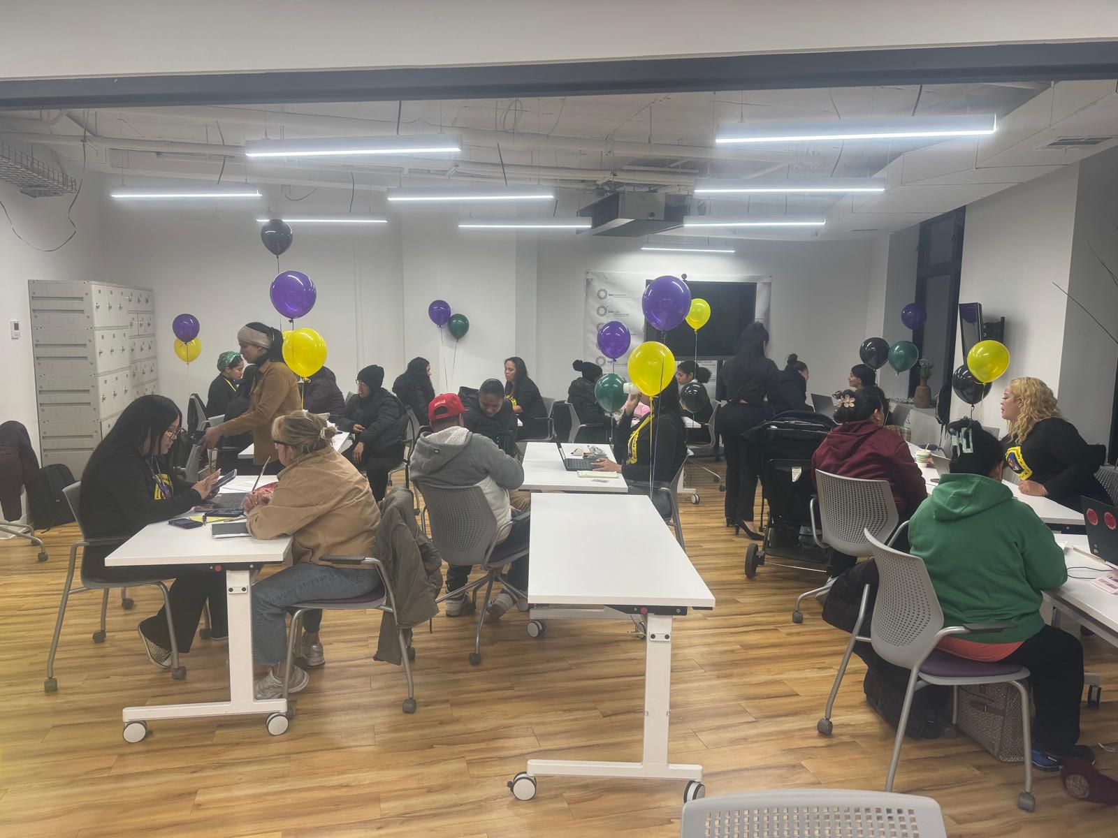 Capacitan mujeres latinas en New York para alcanzar la auto dependencia empresarial