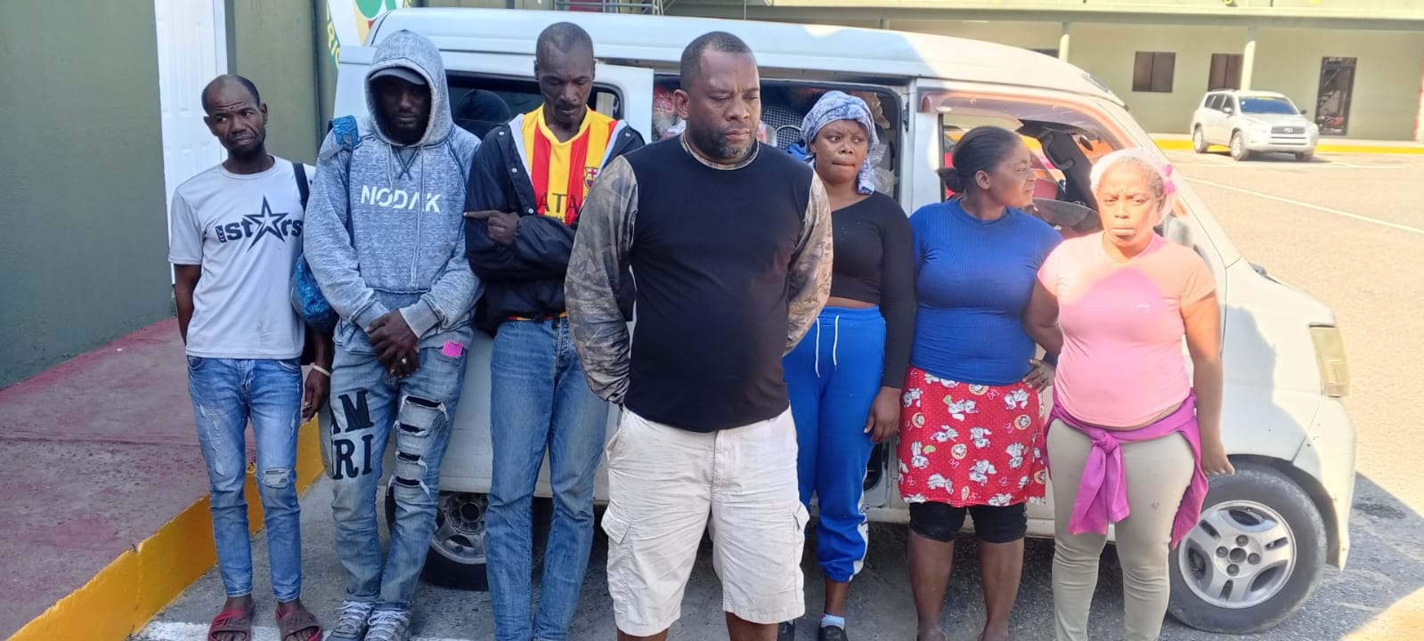 Ejército detiene conductor que transportaba a seis haitianos camuflados con mercancías en puesto de chequeo de Guanito
