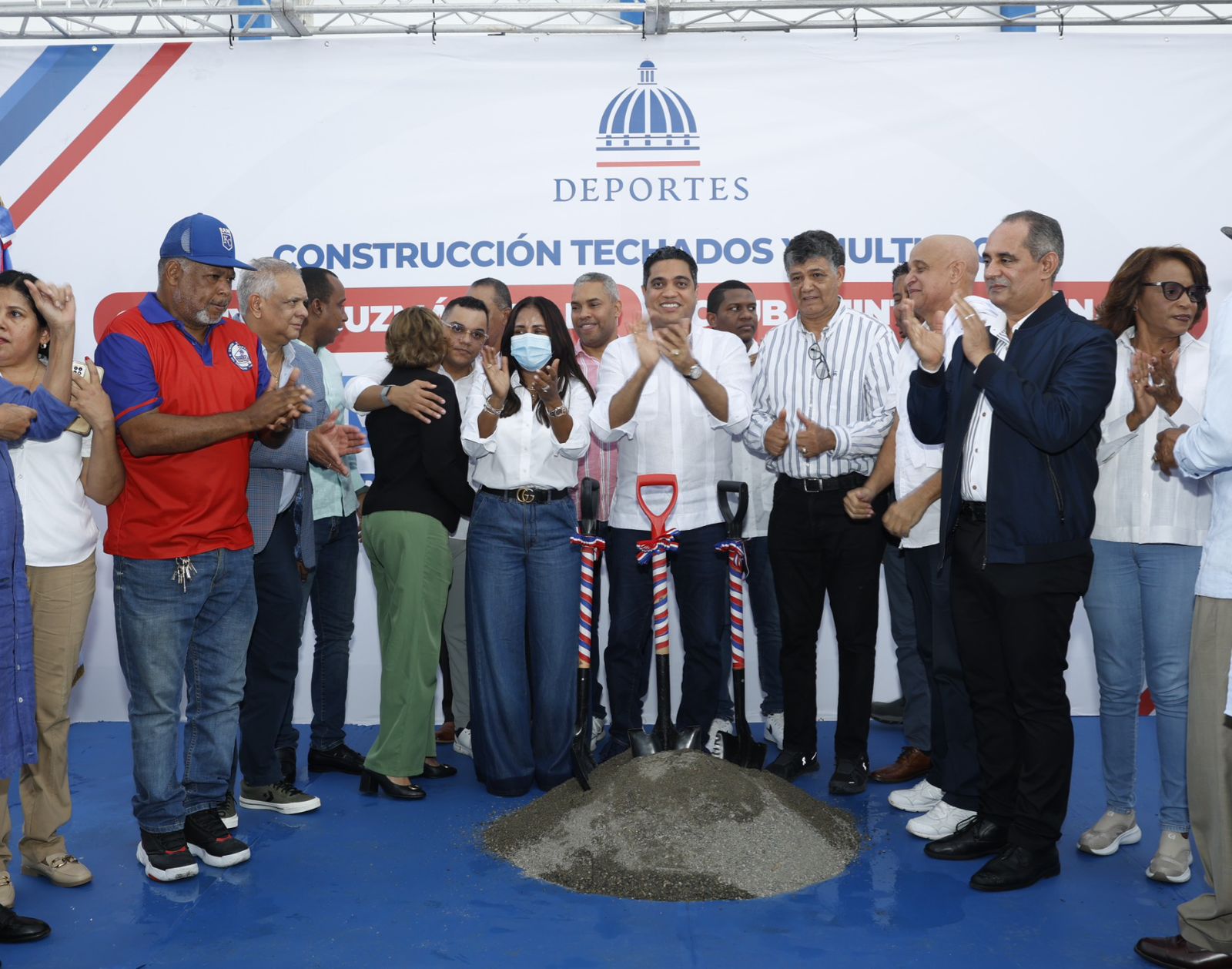 Ministro Kelvin Cruz inicia trabajos en dos techados de SDO con inversión de 49 millones de pesos